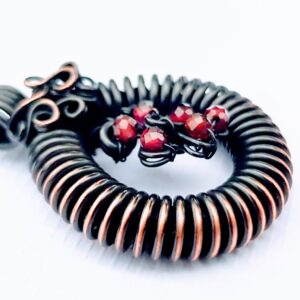 Manas wisiorek z Granatem