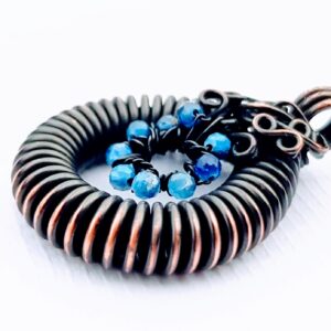 Manas wisiorek Kyanit