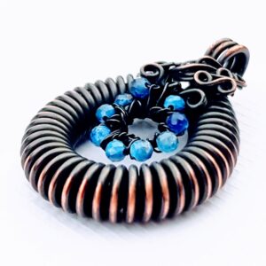 Manas wisiorek Kyanit