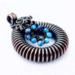 Manas wisiorek Kyanit