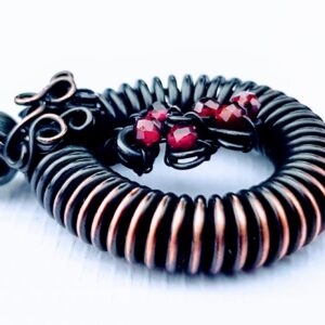 Manas wisiorek z Granatem