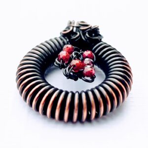 Manas wisiorek z Granatem